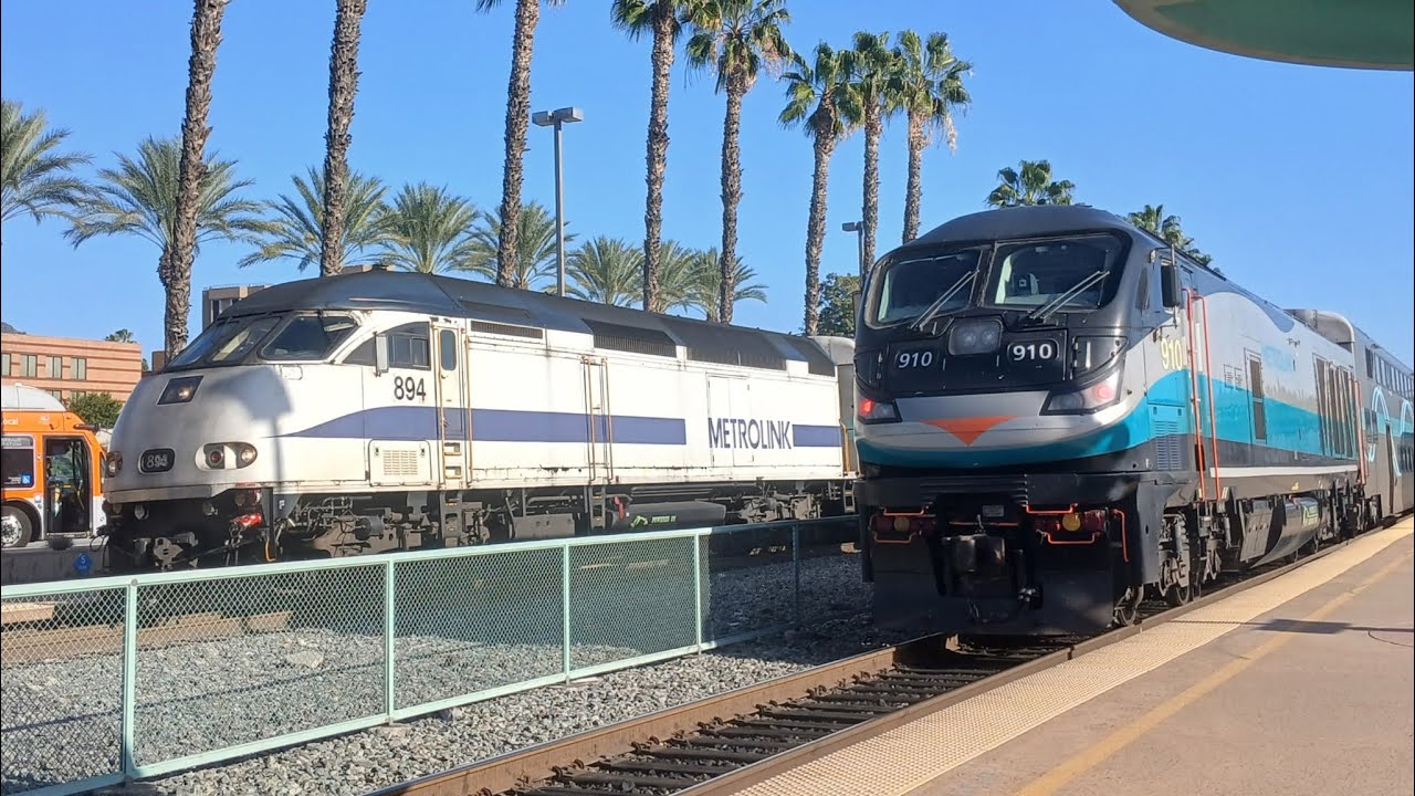 Railfanning downtown Burbank Ft. F59PHR 873 #ralifan #metrolink #train #railtrack 