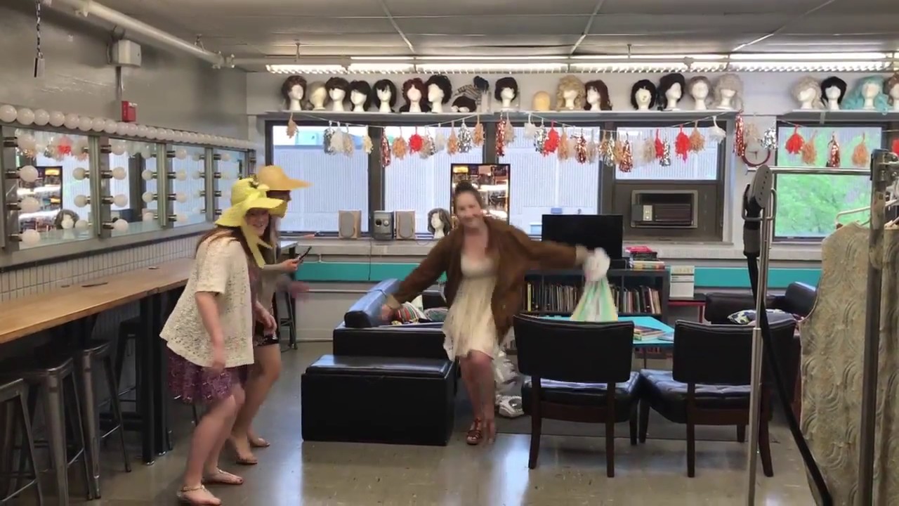 Vamos A La Playa! (Short Film - 2018)