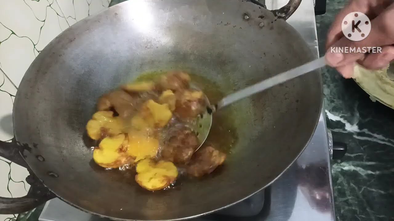Crispy aloo chips and aalu halva 🔥 itna testi ki aap ungaliya bhi  char jao 😋