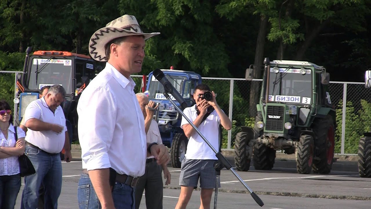 Построение и выезд тракторов на БизонТрекШоу-2013