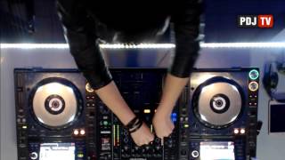 Bir-birining eshaklarini yalab surat