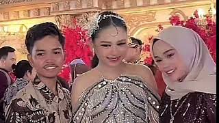 April Da7 Off Air Today In Palembang And Duet While Serving People Asking For Photos