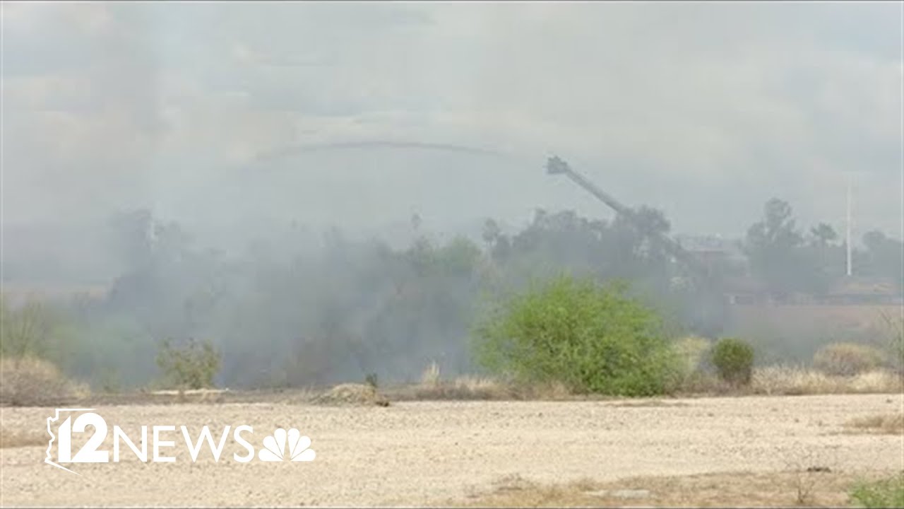 Firefighters battle brush fire near Kiwanis Park in Tempe - YouTube