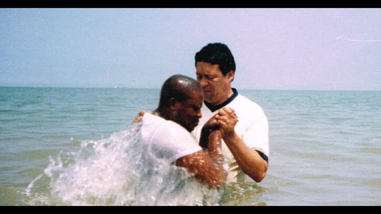 Ce qu'est le BAPTEME D'EAU - YouTube