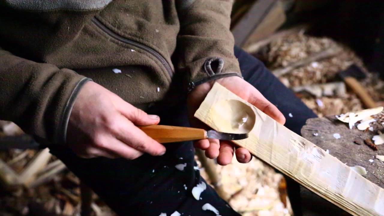 How to carve the bowl of a spoon using a hook knife with Robin Wood. 