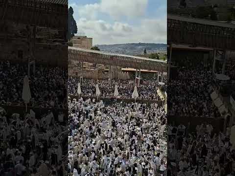 Thousands Singing Ma ashiv l'Hashem at Kotel - Sukkos 2025 מה אשיב לה׳ בכותל המערבי - סוכות תשפ"ו
