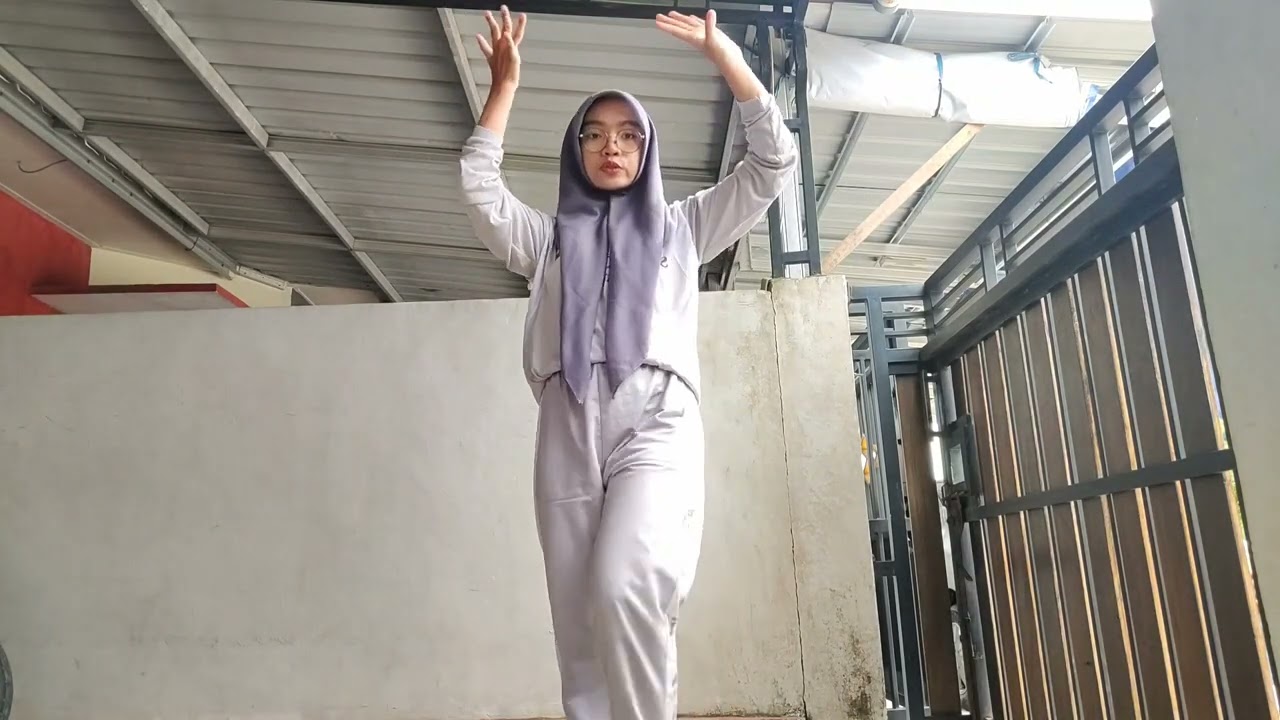 Pembuatan dan pengembangan motif gerak tari 5x8 || Nazwa Keisya  (XI-3) @nurbayasenikehidupan709