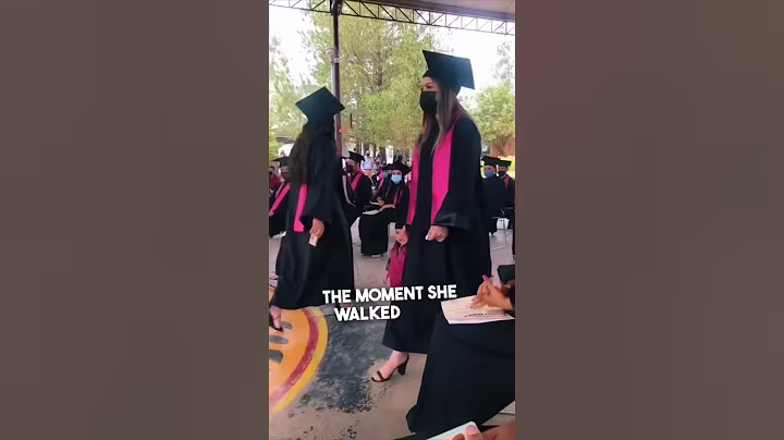 She walked the stage with her baby boy at her college graduation 👏