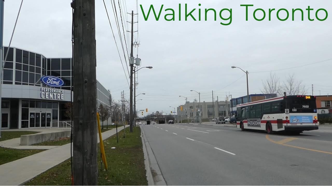 Walking Kipling Avenue in Toronto's Etobicoke Borough 11/29/2022