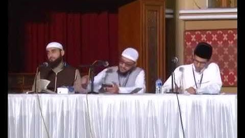 سبحان الله طفل اندونيسي  يبكي عند تلاوة القرآن ولا يتمالك نفسه