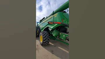 Kolik stojí kombajn Jo hn Deere 9x?