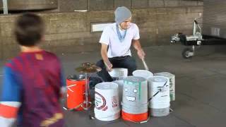 Download Lagu Dramer Jalanan Dari Barang Bekas MP3 Dramer Jalanan Dari Barang Bekas
