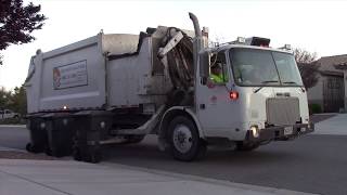 Growling WhiteGMC Heil DP 7000 Garbage Truck screenshot 1