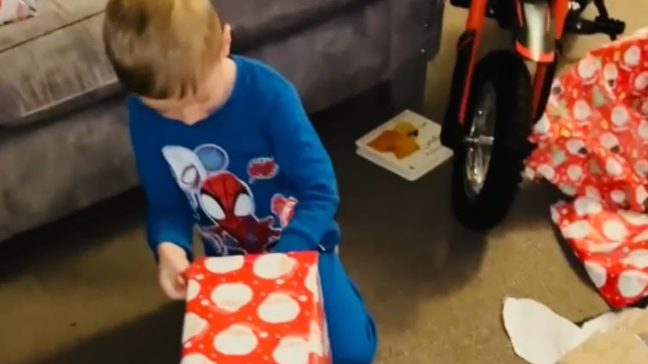 Christmas PS5 Surprise: Kid's Joyful Reaction Goes Viral! || WooGlobe