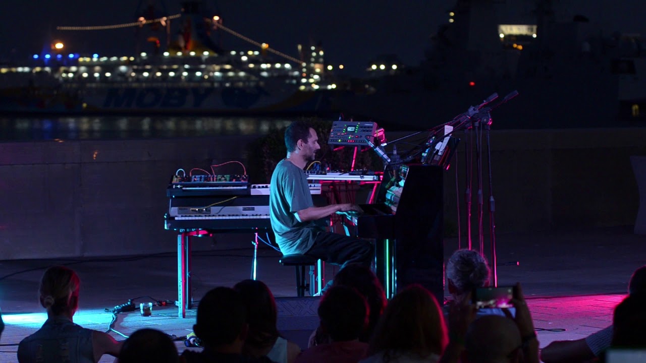 Zones Portuaires / Genova 2019 // Davide BOOSTA Dileo / Alla Luna, ode di banchina