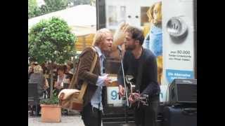 'Words' Passenger feat. Stu Larsen busking in Hamburg, 16.06.2012