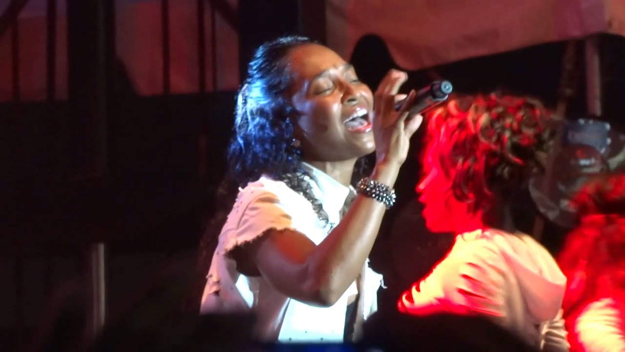 TLC performs "Red Light Special" YouTube