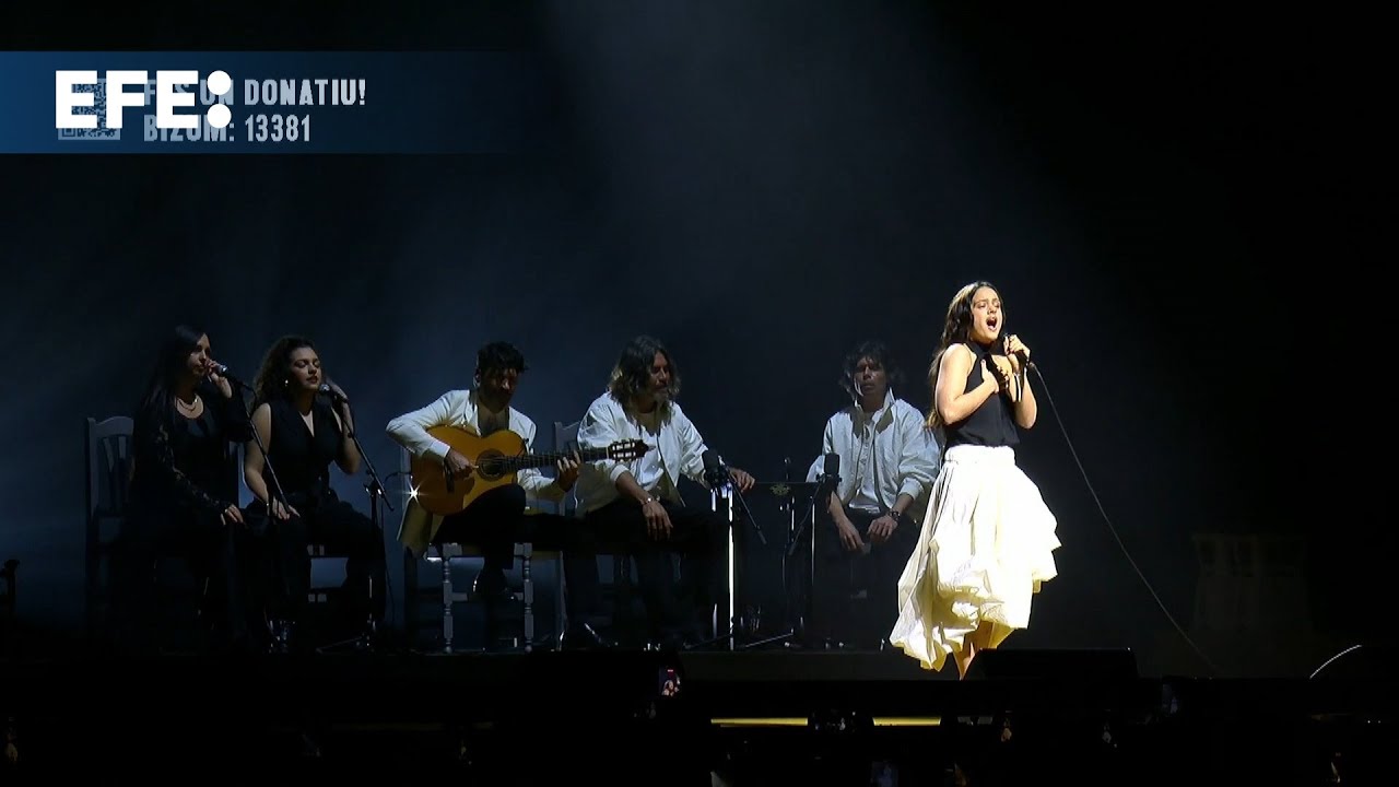 Barcelona clama por Palestina en un Sant Jordi a reventar (con aparición sorpresa de Rosalía)