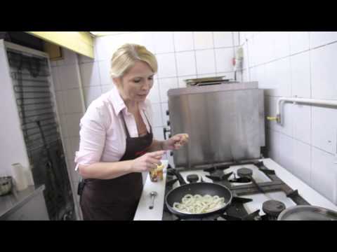 Wideo: Jak Gotować Sałatki Z Kalmarów