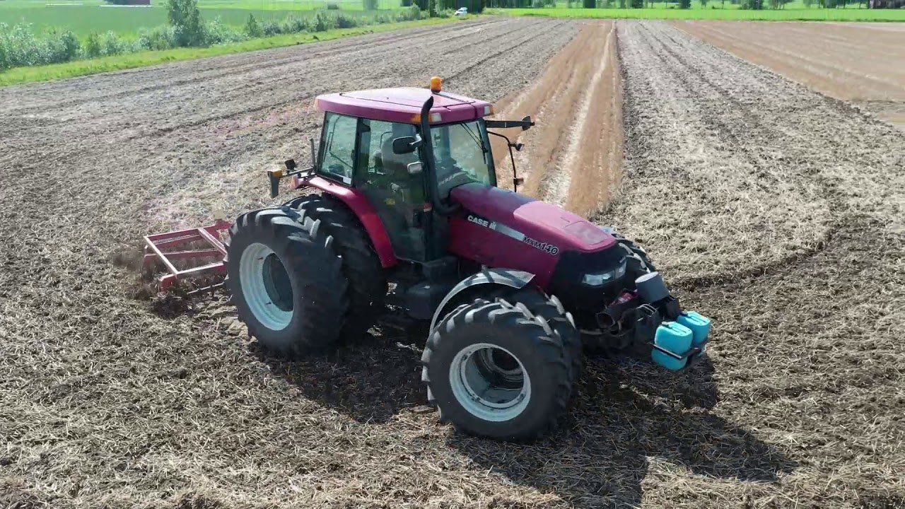 Pyörivällä äestystä / Case ih mxm 140