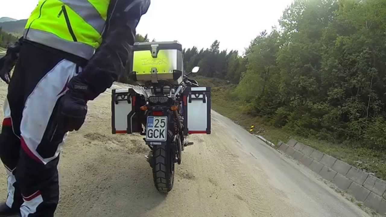 Kaksi moottoripyörää matkalla Norjassa 1 8 06 2014