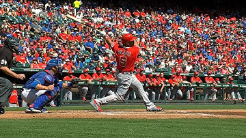 Pujols crushes a two-run blast in the 1st