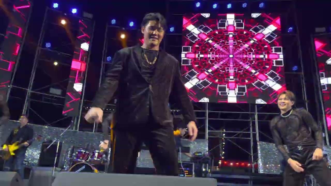 คอนเสิร์ต กระแต กระต่าย กฤษ (วัดโบสถ์ล่าง) เพลงขอวาร์ ดูเธอทำ สกาวาไรตี้ ว่าวคนเดียว