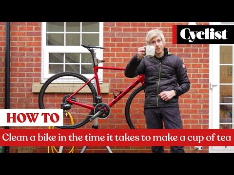 Video: Tonton: Cara membersihkan basikal jalan dalam masa yang diperlukan untuk membuat secawan teh