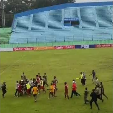 Laga NZR Sumbersari vs Farmel FC di Liga 3 Berakhir Ricuh, Wasit Dikeroyok Pemain.