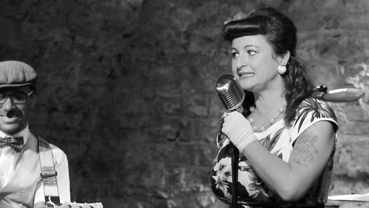 Lily Roche Lili Roche (extraits du spectacle) - YouTube