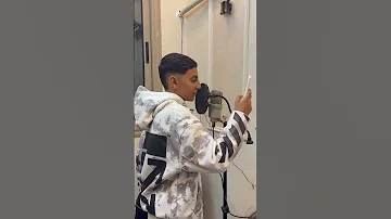 مالك ي اخويا بتبكي ليه 