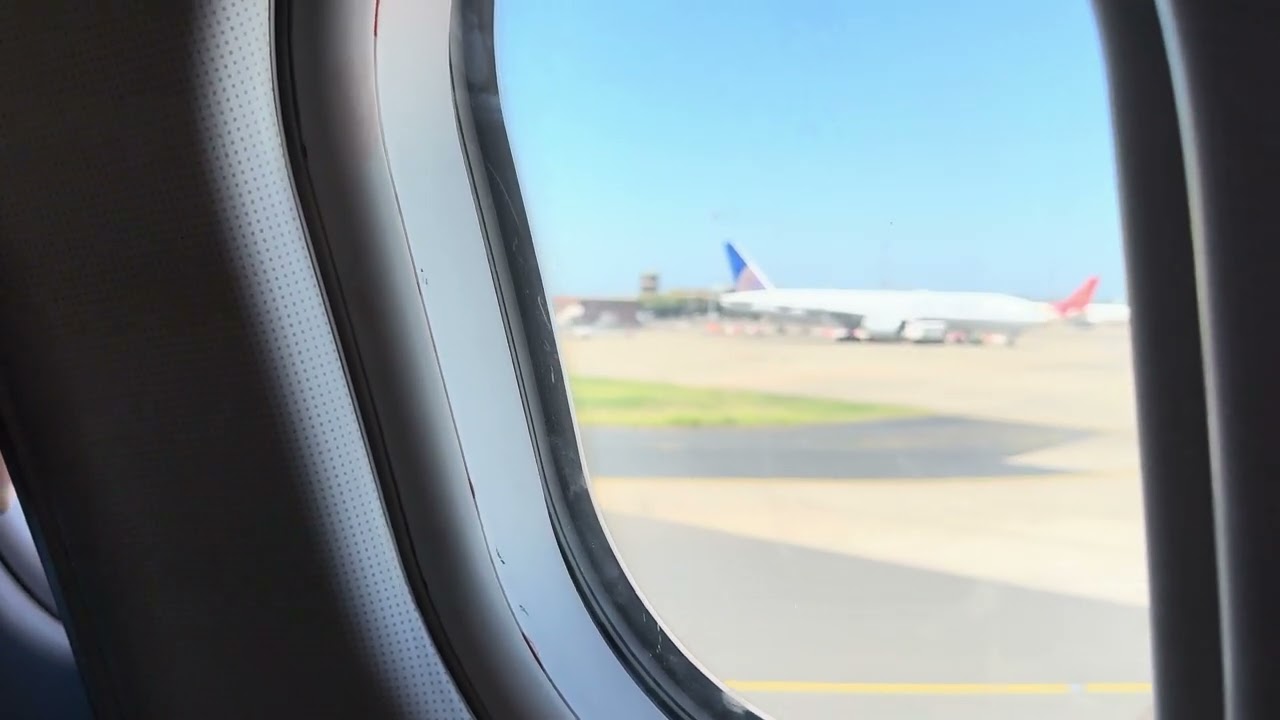 United Airlines Boeing 777-300ER was Upgrade Update into Sydney Airport (YSSY)