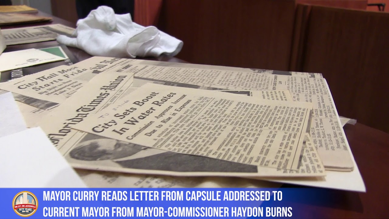 citycell Mayor and Council President Open Time Capsule After Six Decades