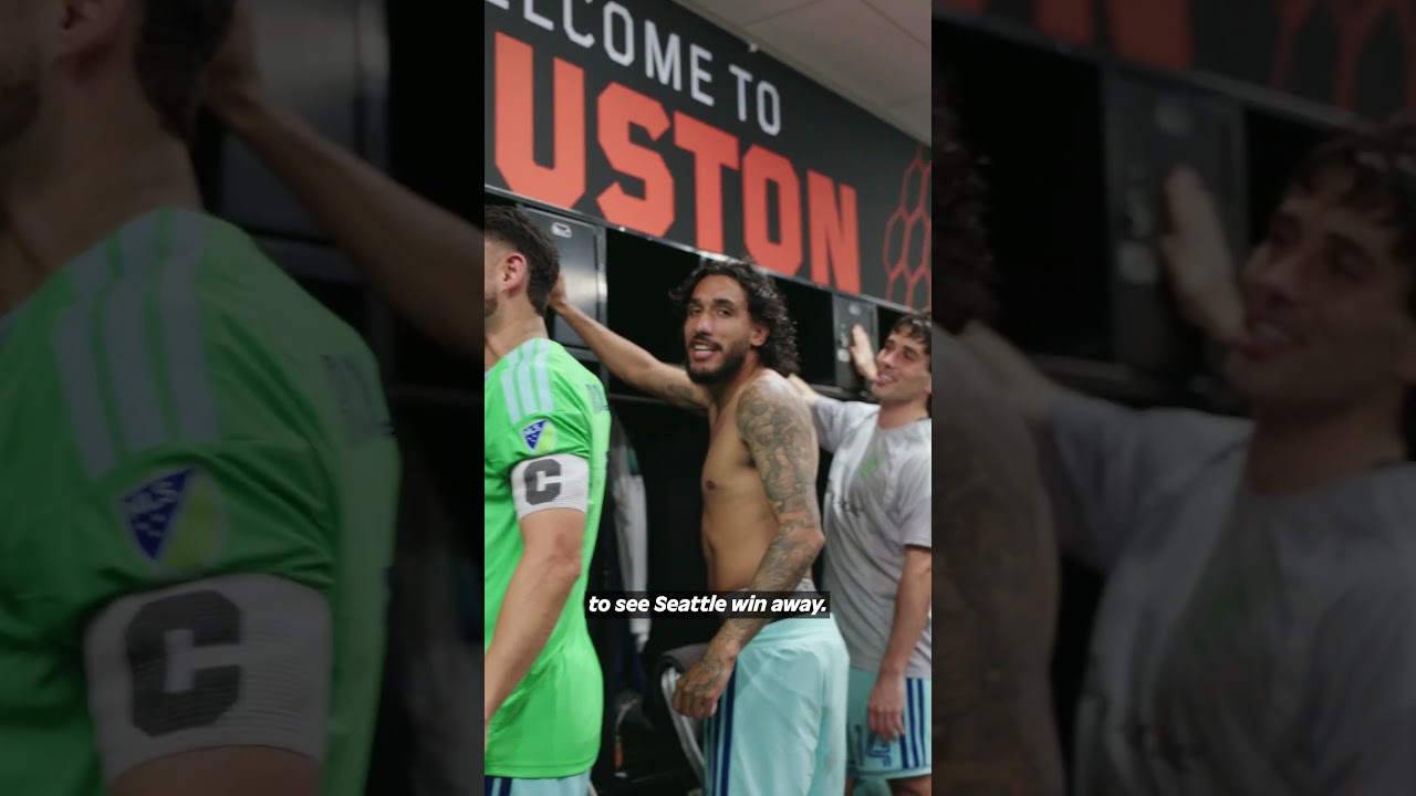 🎅 Jingle Bells in Houston! #christmas #football #soccer #Shorts #YouTubeShorts #Viral #Trending #FYP