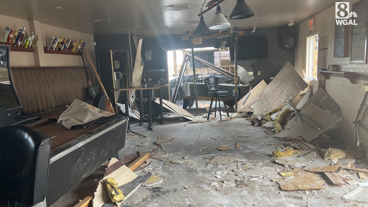 Car crashes into restaurant in York County - YouTube