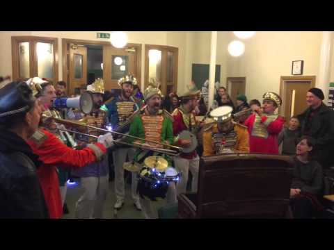 Mr Wilsons 2nd Liners do Snap "I've Got The Power"