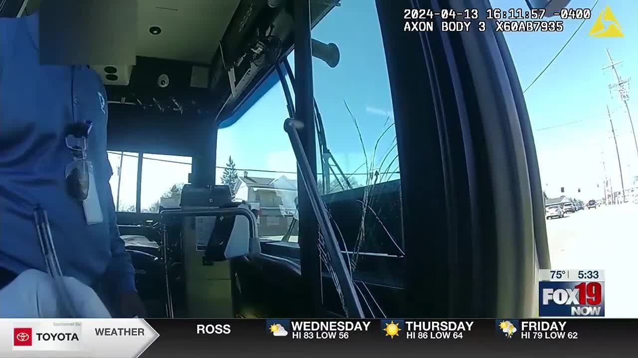 New video shows police response to Metro bus assault - YouTube