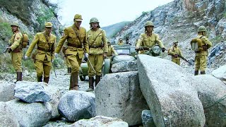 共軍陷入絕境,即將被敵軍追上,隊長機智推下百斤山石!【抗日】