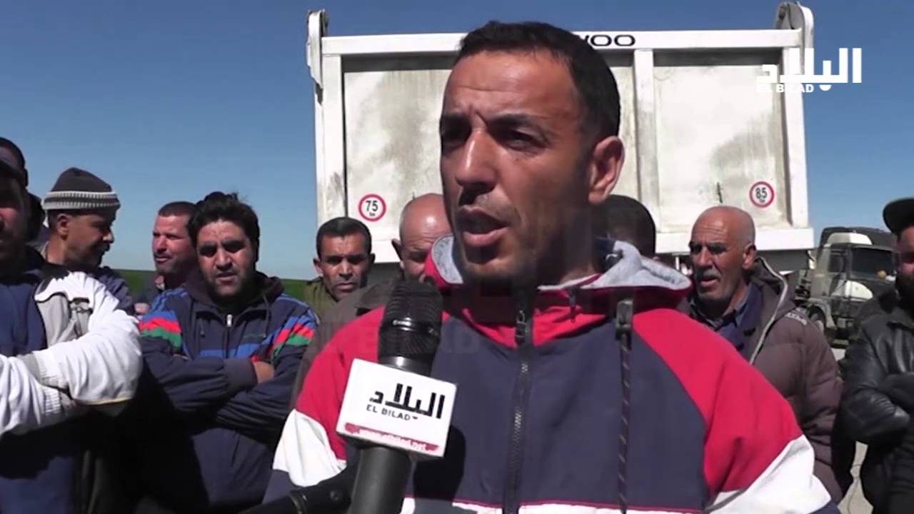 البويرة : أصحاب مركبات الوزن في إضراب عن العمل و يشلون محاجر الهاشمية -el bilad tv -