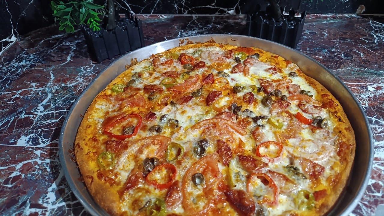  بيتزا للسحور بعجينة رهيبة تذوب بالقلب 😍🌛