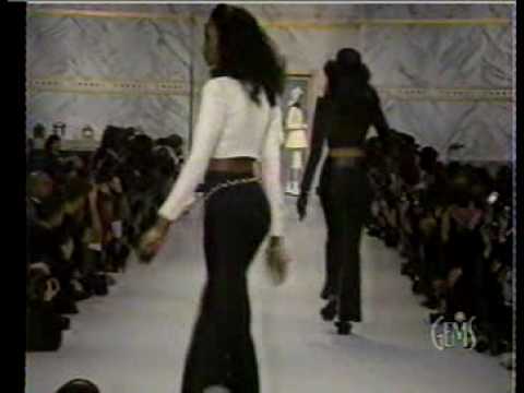 Chanel Spring 1993 Ready-to-Wear collection, runway looks, beauty, models,  and reviews.