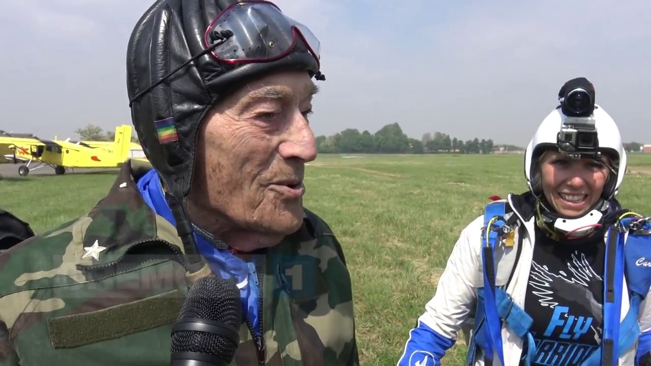 Cremona: giù col paracadute a 96 anni