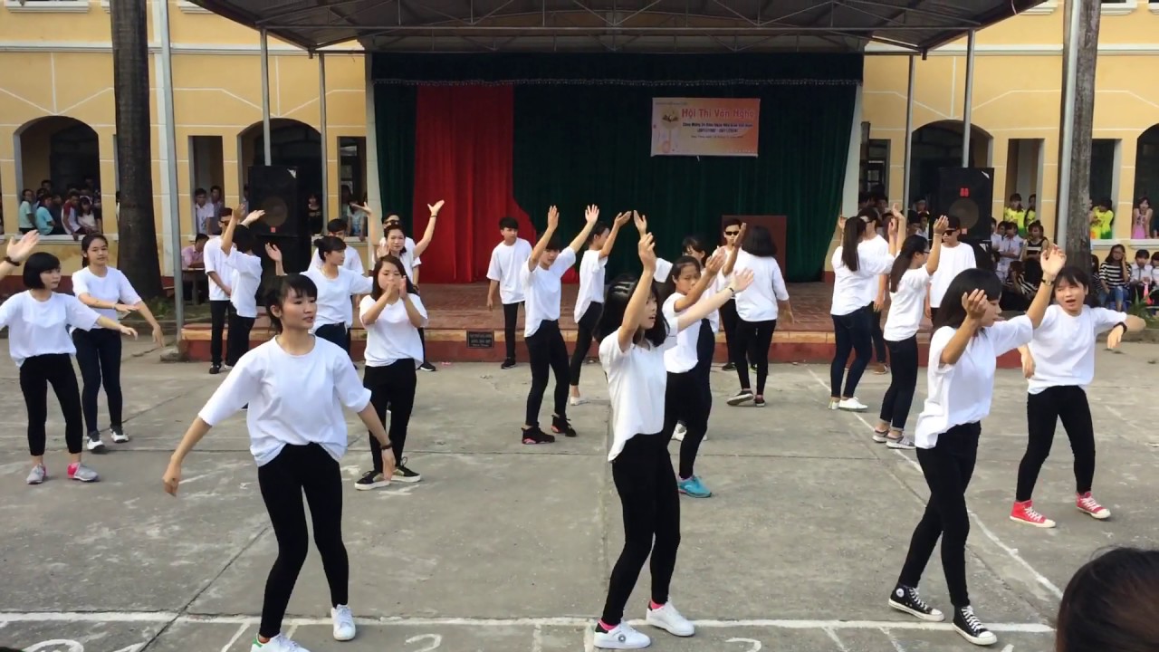 Nhảy flashmob (Ăn gì đây + Baby + Một nhà) - 12a6 Trường THPT B Duy Tiên (20/11/2016)