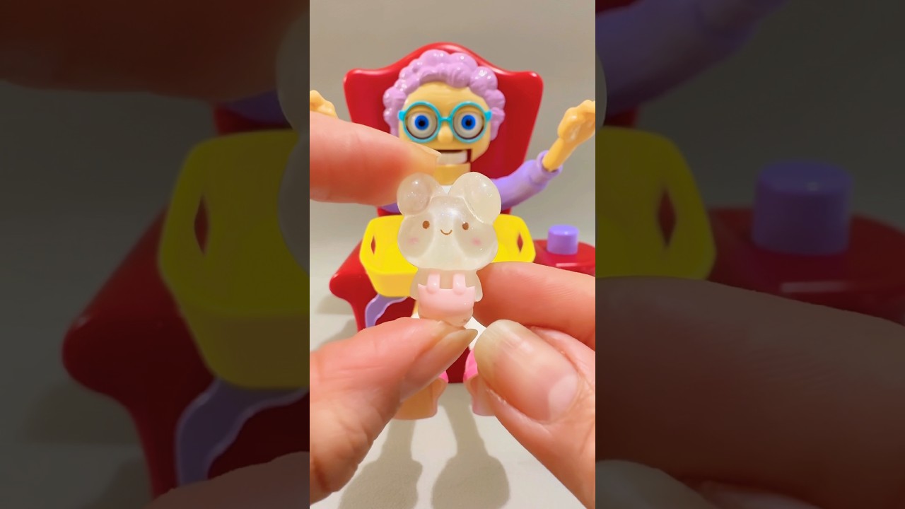 ASMR GREEDY GRANNY LOVE EATING WHITE CANDY 