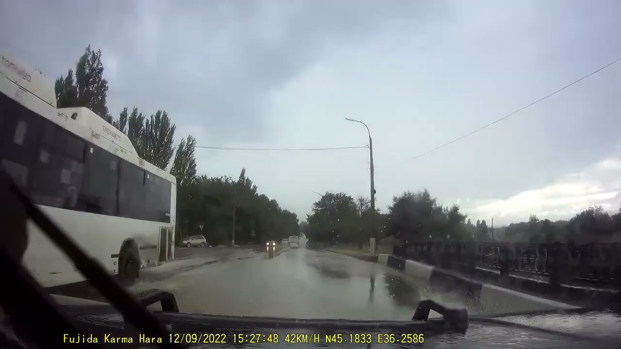 езда по лужам