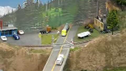 Working N-Scale Grade Crossing