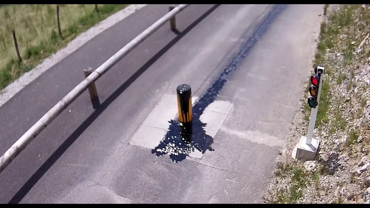 videos de risa, accidente con bolardo automático