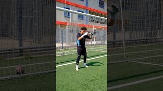 Kaleci teknikleri🧤Sert şutu 2 hamlede tutmak!