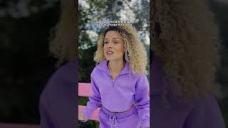 Aquela Menina Tentando Separar Uma Briga Na Escola