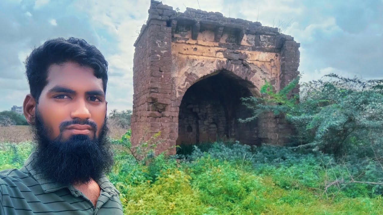 Chhoti Si Shahi Masjid lran padi hai Bijapur Karnataka